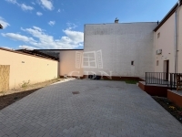 Vác Lakás (téglaépítésű)