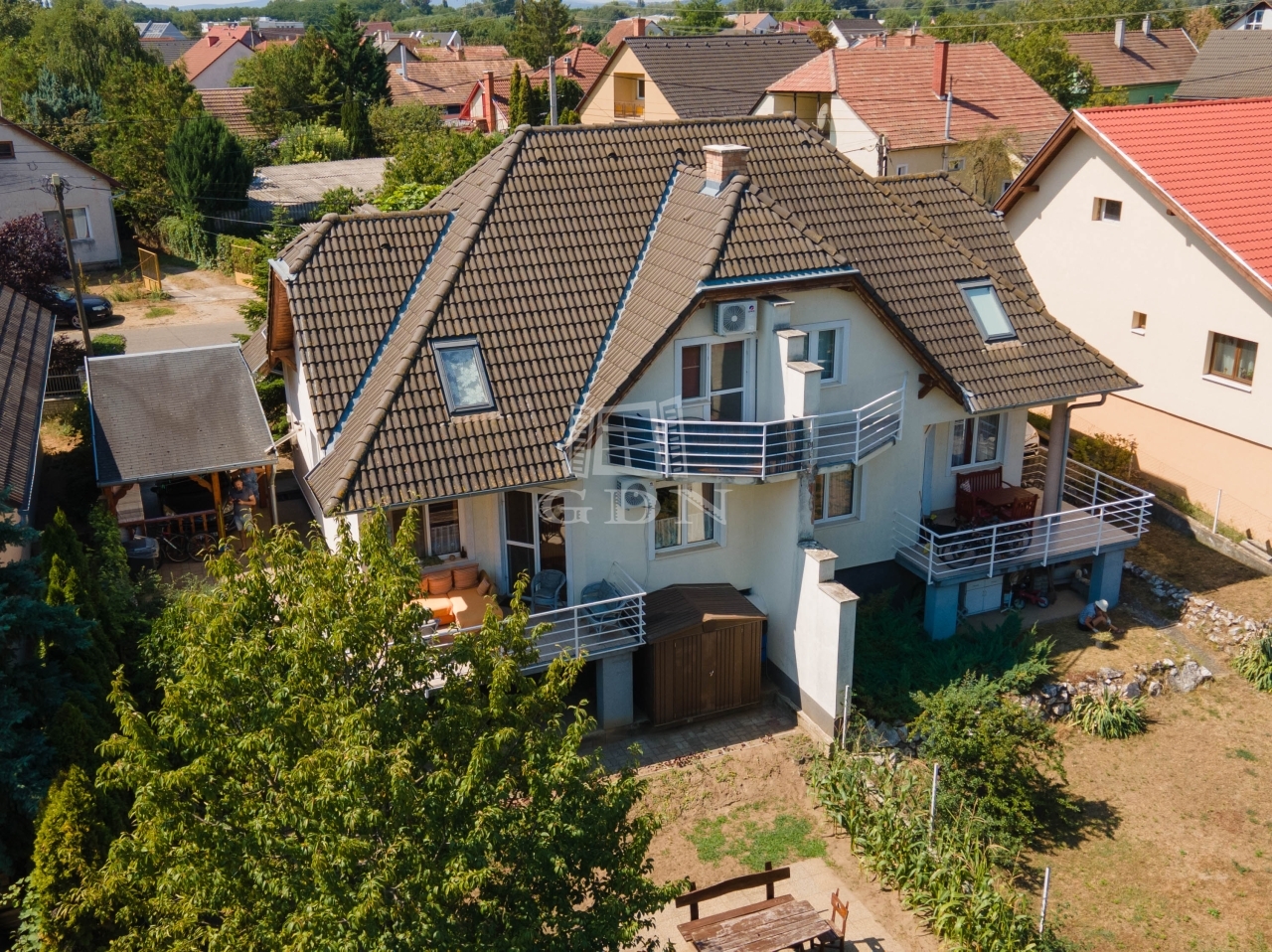 Verkauf Sződ Doppelhaus