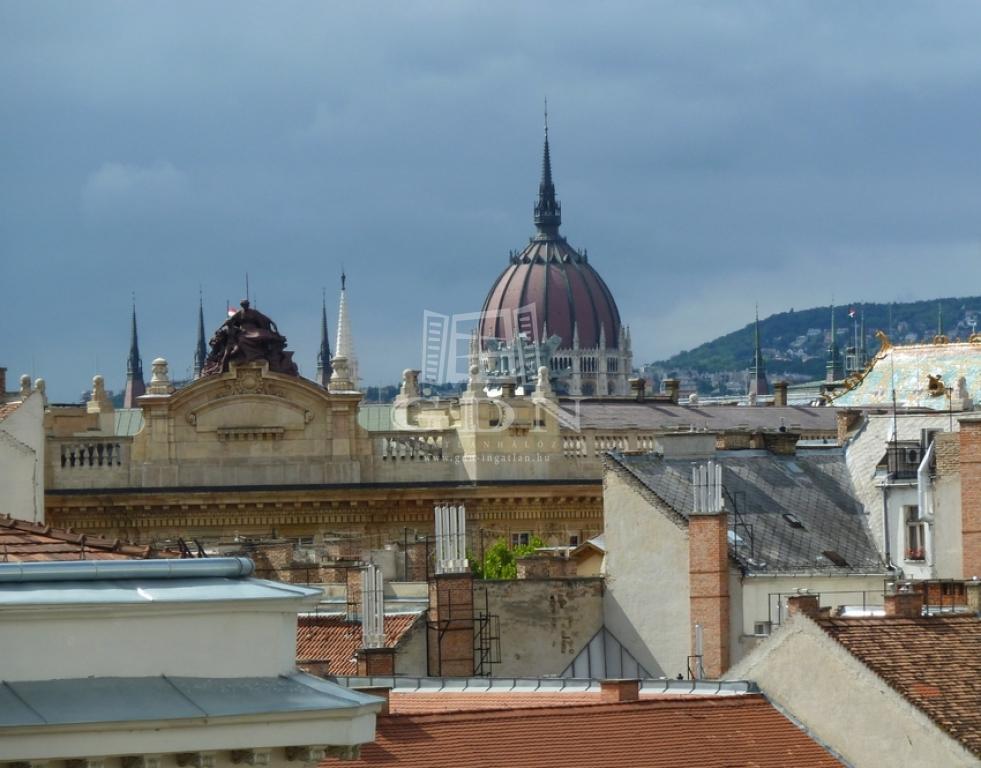 Eladó Budapest VI. kerület Lakás (téglaépítésű)